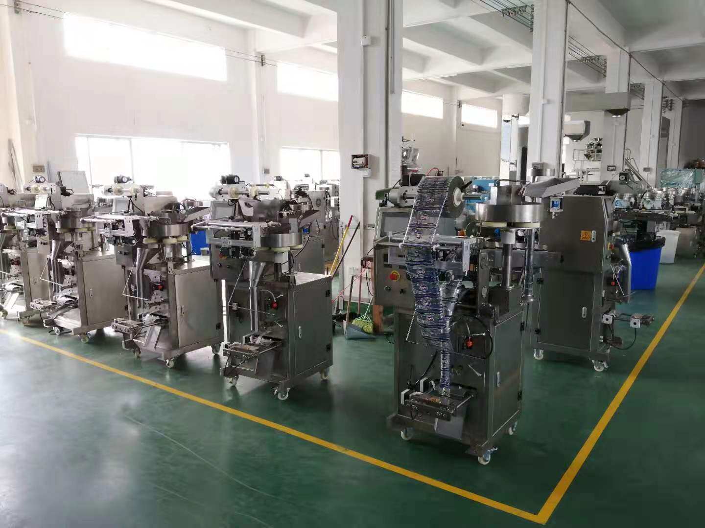 small pouch granular packing machine