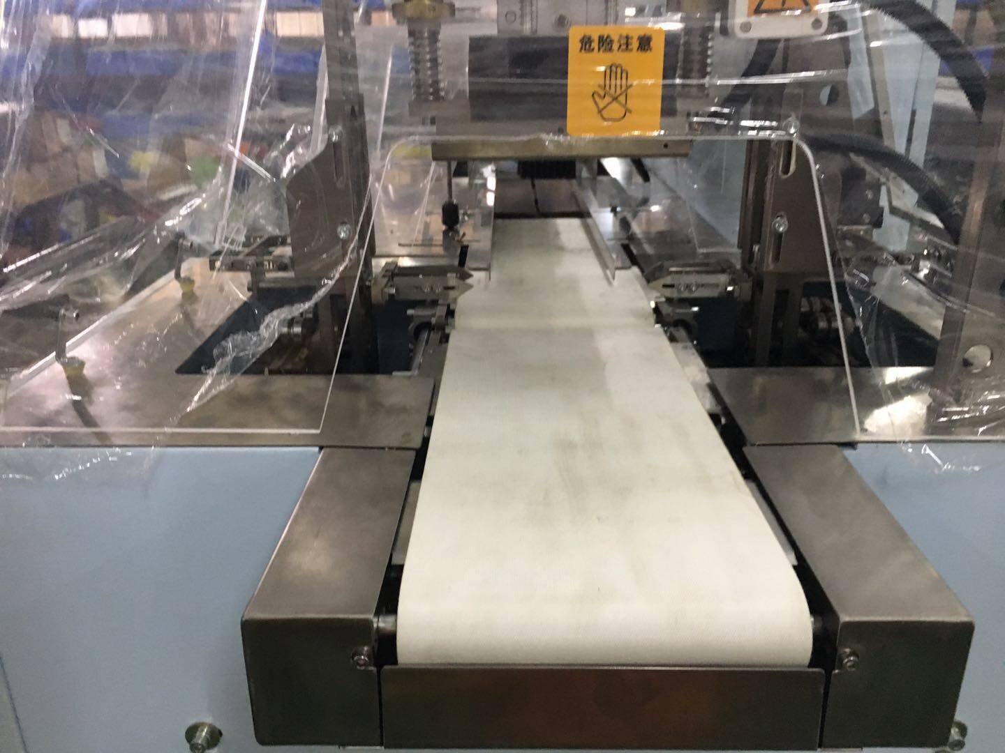Maquinaria de paquete de flujo recíproco de movimiento de caja
