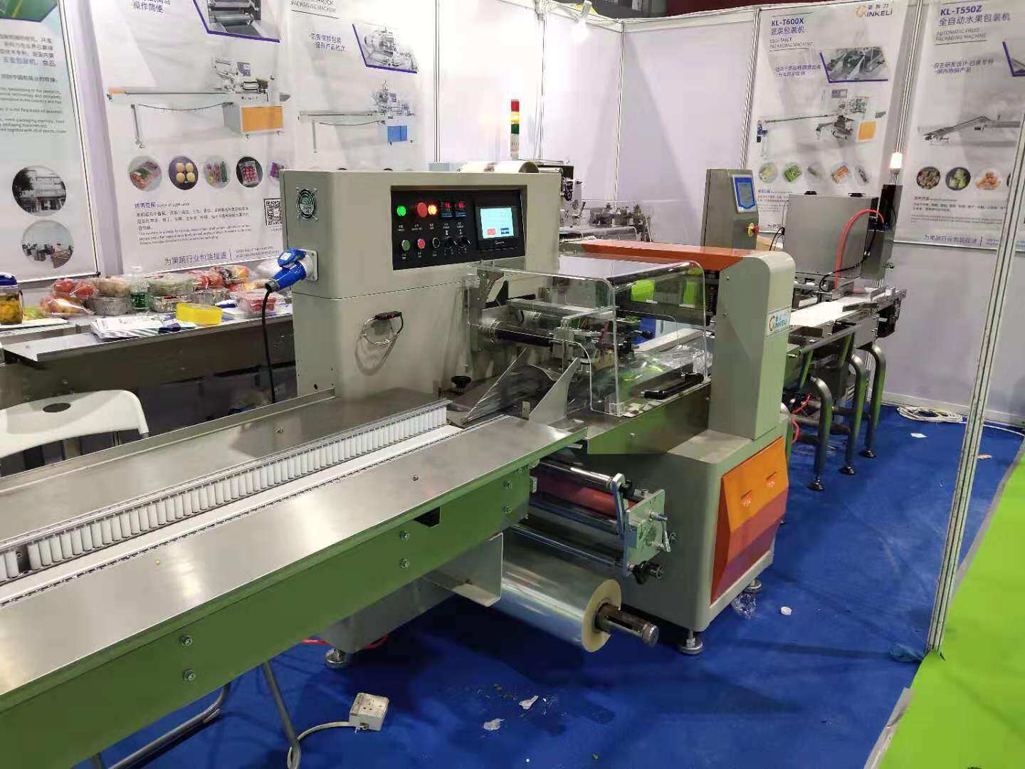 fresh carrot  flow packaging machine