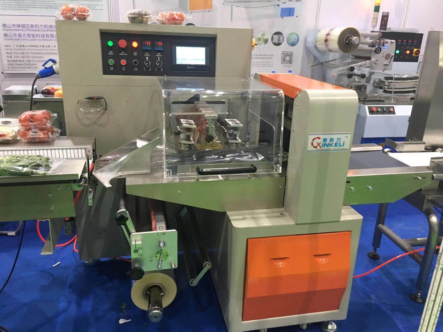 fresh carrot  flow packaging machine