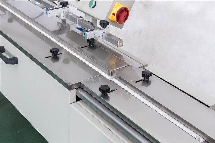 Automatic feeder Aligning  Belts  flow packaging machine line